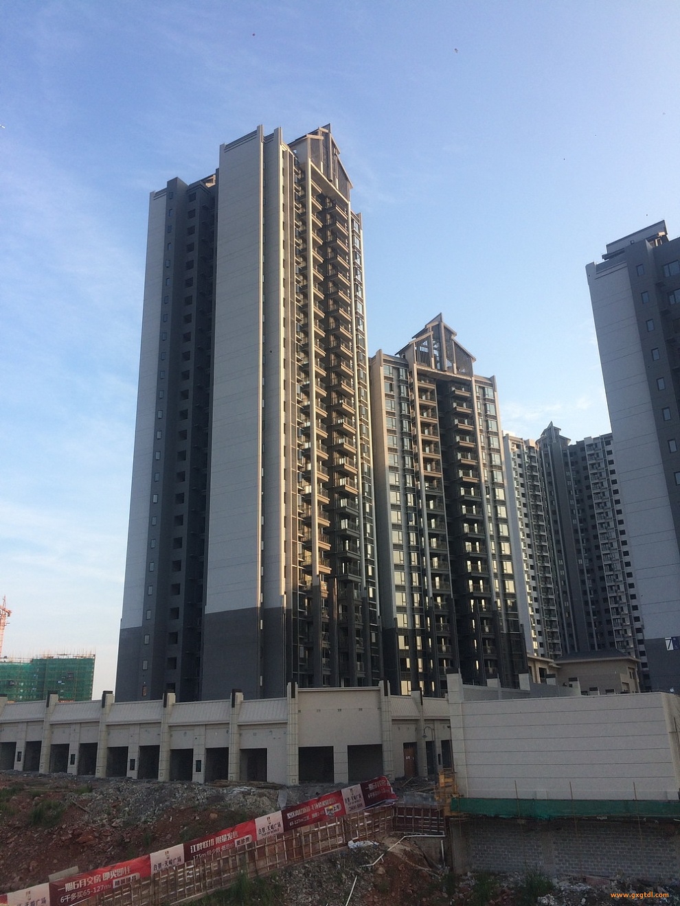 合景天峻广场一期居民住宅供配电工程